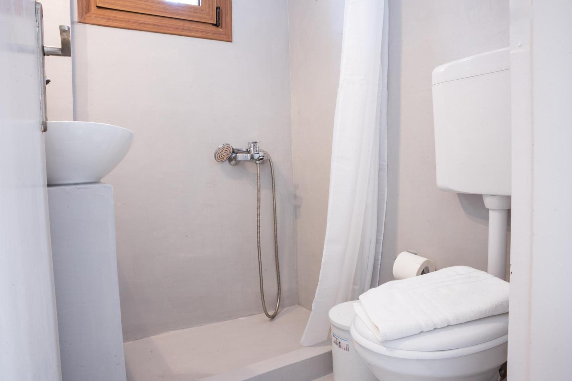 Cozy Budget Apartments In The Heart Of Fira Buitenkant foto